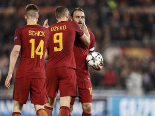 Drei Roma-Spieler jubeln.