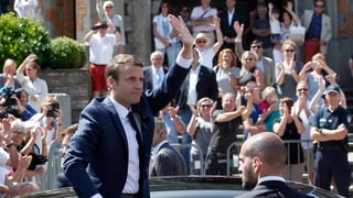 Macron lässt sich von seinen Wählern feiern.