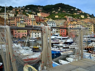 Fischernetze im Hafen von Camogli. Fischernetze im Hafen von Camogli.