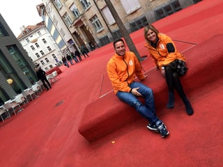 Roter Platz in St. Gallen. Im Jahr 2005 überzogen Künstlerin Pipilotti Rist und Architekt Carlos Martinez den Platz im Bleichi-Quartier mit Gummigranulat. 