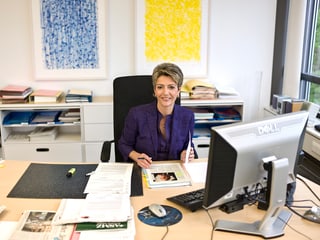Karin Keller-Sutter in ihrem Büro als Regierungsratspräsidentin