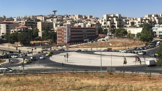 Blick auf einen Kreisel in Amman.