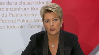 Bundesrätin Karin Keller-Sutter an der Medienkonferenz. 