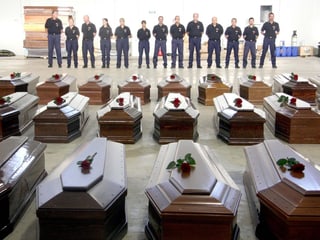 Die Särge der toten Migranten vor Lampedusa. Die Särge der toten Migranten vor Lampedusa.