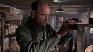 Filmszene: Wim van Maaren (Peter Cieslinski) spioniert herum Filmszene: Wim van Maaren (Peter Cieslinski) spioniert herum