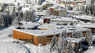 Blick auf das Kongresszentrum von Davos