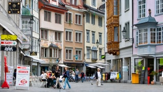 Gasse mit Läden