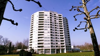 Das Aalto-Hochhaus im Luzerner Schönbühl-Quartier in einer Aufnahme aus dem Jahr 2001. Das Aalto-Hochhaus im Luzerner Schönbühl-Quartier in einer Aufnahme aus dem Jahr 2001.