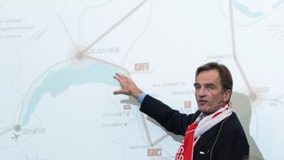 Sion-2026-Präsident Jean-Philippe Rochat stellt die Kandidatur in Bern vor.