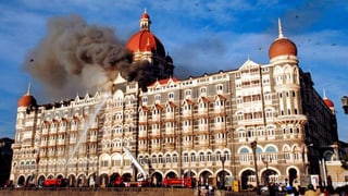Feuerwehr versucht, einen Brand im Luxushotel Taj Mahal zu löschen