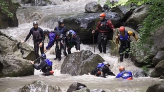 Rettungskräfte im Saxetbach 