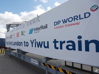 Banner mit Logos von verschiedenen Güterbahnen.