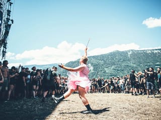 Festivalbesucher im Tutu