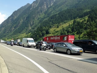 Stau vor dem Gotthard.