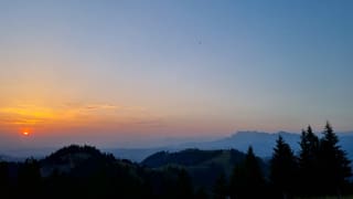 Vom Napf ist der Blick Richtung Sonnenaufgang gerichtet. Vom Napf ist der Blick Richtung Sonnenaufgang gerichtet.