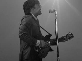 John Lennon bildete zusammen mit Paul McCartney das wohl grösste Songwriter-Duo des 20 Jahrhunderts. Stilistisch kannten sie kaum Grenzen und sie schufen Melodien für die Ewigkeit. 