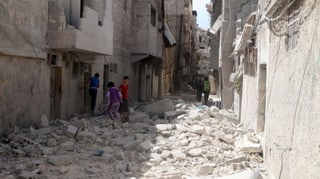 EIne Häuserreihe in Aleppo nach einem Luftangriff, 11.4.16