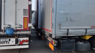 Eng parkierte Lastwagen. Eng parkierte Lastwagen.