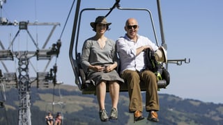 Berset mit seiner Frau auf Sessellift. Berset mit seiner Frau auf Sessellift.
