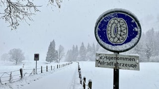 Der Winter ist im Kiental angekommen. Hier besteht ein Schneekettenobligatorium. Der Winter ist im Kiental angekommen. Hier besteht ein Schneekettenobligatorium.