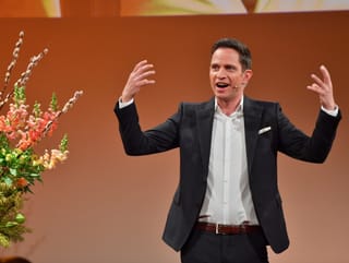 Adrian Küpfer gestikulierend.