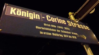 Ein Strassenschild für Zürichs Stadtpräsidentin Corine Mauch mit dem Namen: Königin-Corine-Strasse.