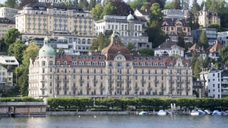 Hotels und Villen am Ufer des Vierwaldstättersees in Luzern.