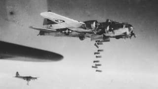 Flugzeuge bombardieren Dresden.