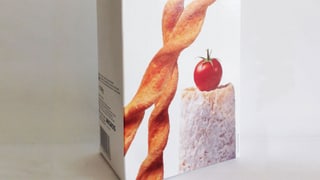Packung Ziegenkäse-Gebäck. Packung Ziegenkäse-Gebäck.