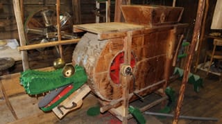 Drache aus Holzelementen Drache aus Holzelementen