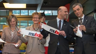 Nationalratspräsidentin Maya Graf, Baselbieter Regierungspräsidentin Sabine Pegoraro, Bundesrat Alain Berset und Basler Regierungspräsident Guy Morin posieren, nachdem sie das Band zur Muba-Eröffnung durchschnitten haben. Nationalratspräsidentin Maya Graf, Baselbieter Regierungspräsidentin Sabine Pegoraro, Bundesrat Alain Berset und Basler Regierungspräsident Guy Morin posieren, nachdem sie das Band zur Muba-Eröffnung durchschnitten haben.