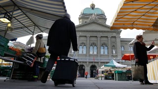 Szene vor dem Bundeshaus.