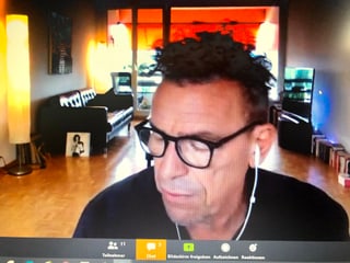 Tom Kummer - im Hintergrund ist seine Wohnung sichtbar Tom Kummer - im Hintergrund ist seine Wohnung sichtbar