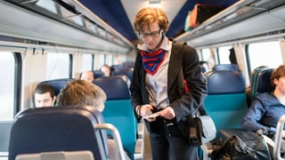 Das Innere eines ICN Zuges der SBB. Eine Zugbegleiterin bei der Arbeit. Das Innere eines ICN Zuges der SBB. Eine Zugbegleiterin bei der Arbeit.