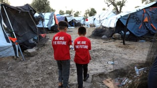 Die Zustände im Zeltlager ausserhalb des Flüchtlingslagers Moria sind prekär.