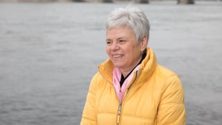 Eine Frau lächelt. Eine Frau lächelt.
