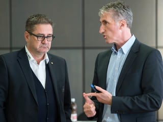 SCB-CEO Marc Lüthi (links) und ZSC-CEO Peter Zahner im Gespräch