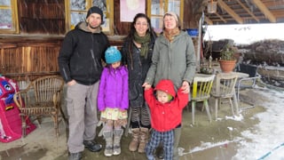 Suchen einen Bauernhof im Emmental:  Valentin & Flo Marti und Melanie Büetiger (r.) mit Kindern. 