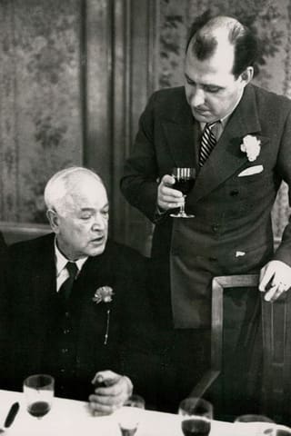 Der sozialdemokratische Nationalrat Robert Grimm (links) zusammen mit dem Zürcher Rechtsanwalt Ernst Imfeld Der sozialdemokratische Nationalrat Robert Grimm (links) zusammen mit dem Zürcher Rechtsanwalt Ernst Imfeld