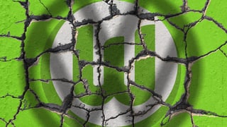 Wolfsburg-Klub-Logo auf bröselndem Beton