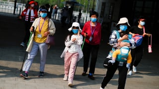 People wearing face masks arrive at the ticket area to visit the Mutianyu section of the Great Wall of China on the first day of the five-day Labour Day holiday following the coronavirus disease (COVID-19) outbreak, on the outskirts of Beijing, China May 1, 2020. REUTERS/Thomas Peter People wearing face masks arrive at the ticket area to visit the Mutianyu section of the Great Wall of China on the first day of the five-day Labour Day holiday following the coronavirus disease (COVID-19) outbreak, on the outskirts of Beijing, China May 1, 2020. REUTERS/Thomas Peter