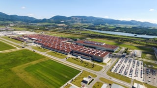 Kia-Fabrik in Žilina von oben. Kia-Fabrik in Žilina von oben.