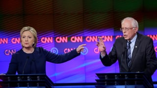 Clinton und Sanders bei einer TV-Debatte