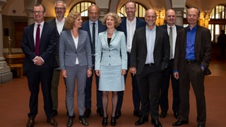 Die 9 Zürcher Stadträte posieren für ein Gruppenfoto.
