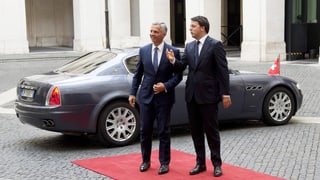 Ankunft von Didier Burkhalter. er und Matteo Renzi begrüssen sich Ankunft von Didier Burkhalter. er und Matteo Renzi begrüssen sich