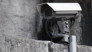 Eine Verkehrsueberwachungs-Kamera, aufgenommen am 1. November 2010 in Zürich