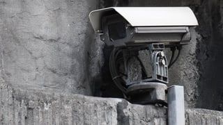 Eine Verkehrsueberwachungs-Kamera, aufgenommen am 1. November 2010 in Zürich Eine Verkehrsueberwachungs-Kamera, aufgenommen am 1. November 2010 in Zürich