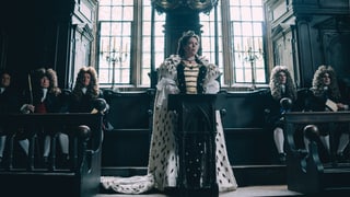 Olivia Colman als Königin. Olivia Colman als Königin.
