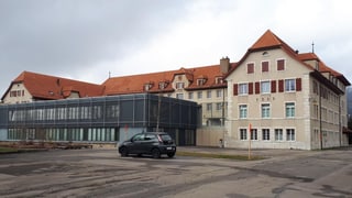Das Gebäude von aussen. Das Gebäude von aussen.