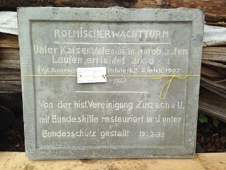 Inschrift in Steintafel 